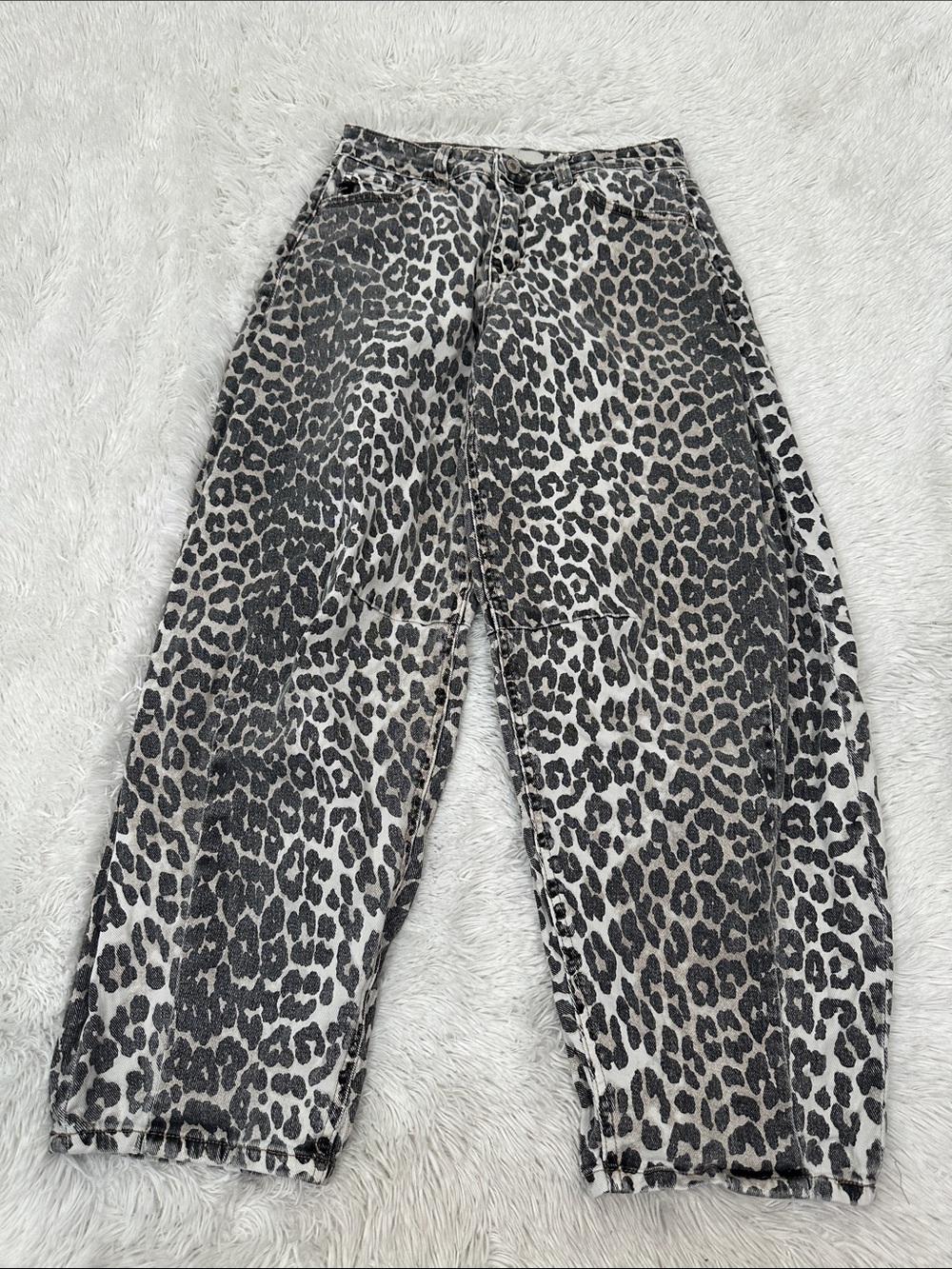 🏰 KanCan Barrel Leg Leopard Print Jeans